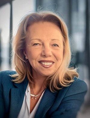 Vera Adamek, Recognized by BestAgents.us as a 2024 Top Agent