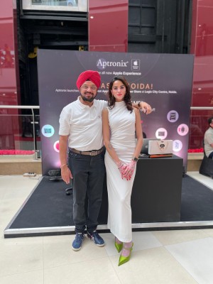 Mr Sutinder Singh, Founder, Aptronix and Ms Meghna Singh, CEO, Aptronix at Noida store Launch
