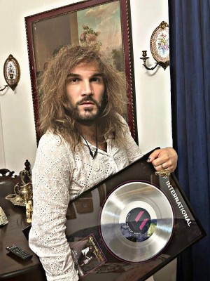 Double platinum for the track “La bambina e L’ orco”