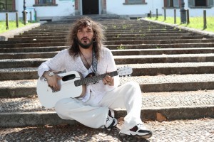 Reverendo Secret and his guitar 