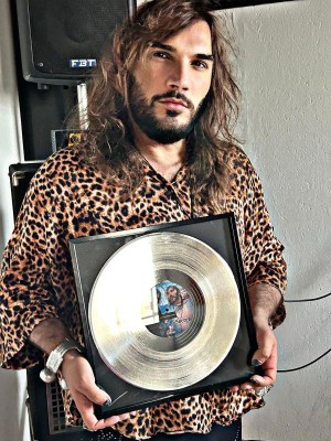 Single platinum for the the track il Senso 