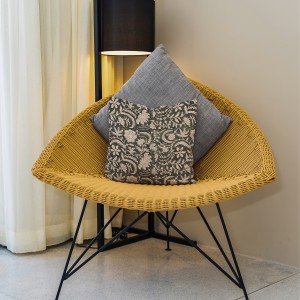 Discover the ideal home decor pillows for your style with our guide on How to Choose the Perfect Hom