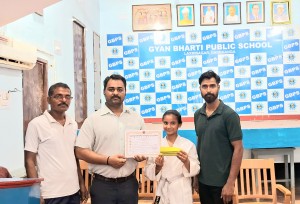 Jyoti receiving certificate 