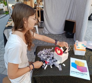 Young lady being the Architect of her luminaire
