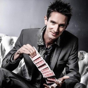 TECH Magician Keelan layser Shocks Shahrukh Khan by Pulling his Sunglasses Off his Head