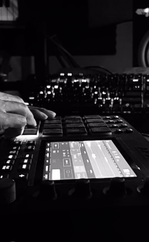 Di One Hands On Akai MPC Live Drum Machine