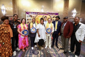 Dr. Hong, president of FOWPAL,presented the Compass Clock of Conscience to the distinguished guests.