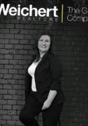 Carly Ramirez, Recognized by BestAgents.us as a 2024 Top Agent 