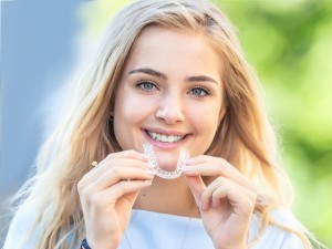 Mint Smiles Dentist in Rancho Cucamonga Proudly Offers Invisalign for Discreet Teeth Straightening