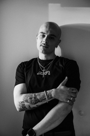 Australian Hip-Hop Artist Zanda Elwood Debuts Amongst Da Khaos: A Raw Journey of Mental Health and Resilience