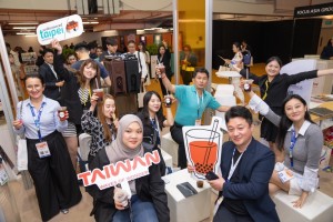 Group photo of Taiwanese exhibitors.