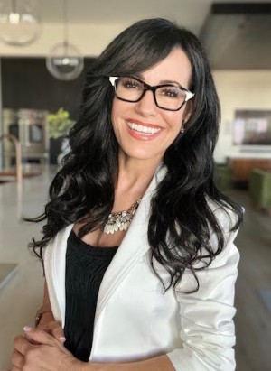 Carrilee Fox, Recognized by BestAgents.us as a 2024 Top Agent 