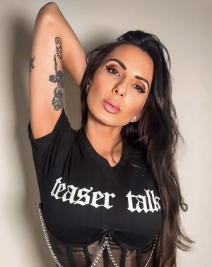 Hollie Nicole Teaser Talk Host