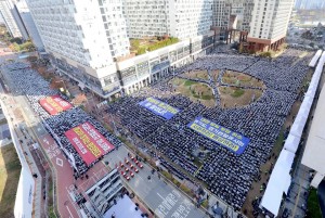 Tens of thousands of Shincheonji Church of Jesus members are holding the rally