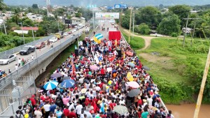 Thousands run with Shin to the finish line in El Progreso