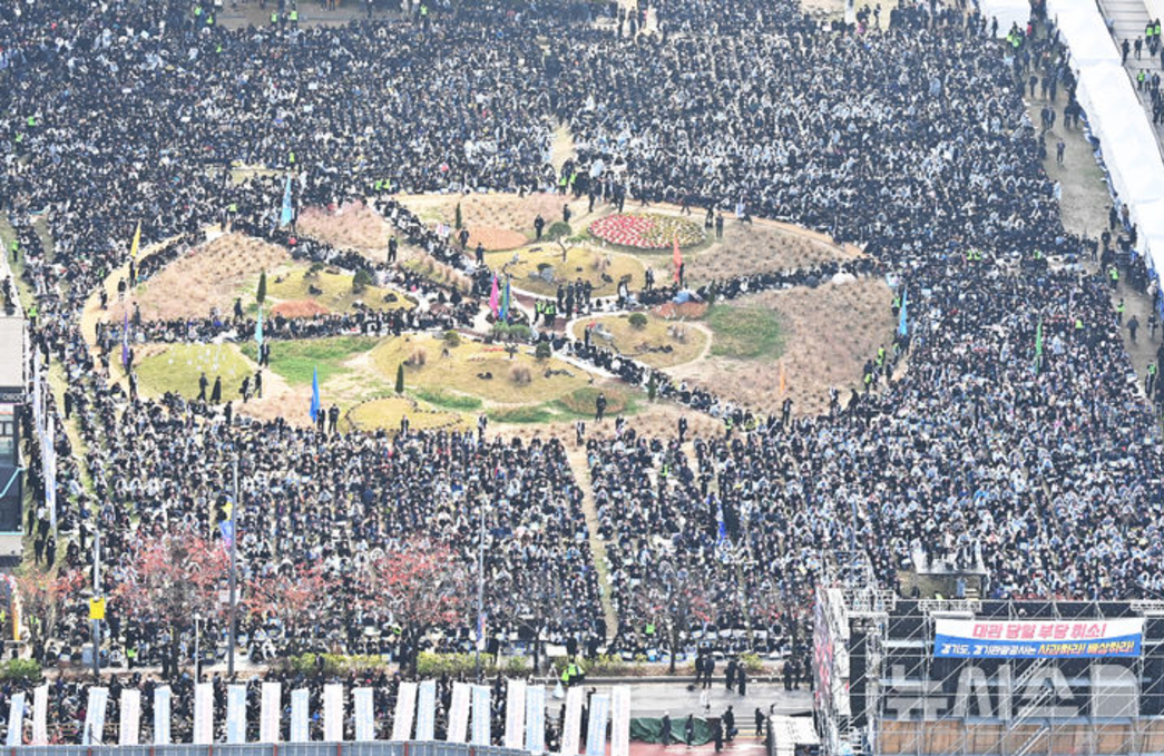 Shincheonji Church Holds Rally to Condemn Religious Discrimination: Gyeonggi Province – Tourism Organization Apologize