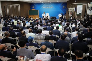 Chairman Lee Man-hee visits Busan to give a Bible lecture