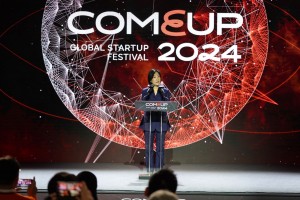 COMEUP 2024 Minister of SMEs and Startups Youngju Oh gave a welcome speech at the opening ceremony