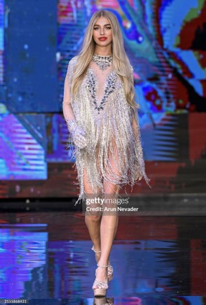 Ellis walking Miami Swim week for For The Stars