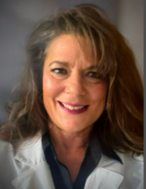 Roxanne Grosskopf, CNP, APNP, FNP, Elevates Patient Care as a Leading Nurse Practitioner in La Crosse, Wisconsin 