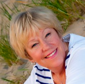 Jacqueline McMaster, Recognized by BestAgents.us as a 2025 Top Agent 