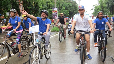 SANJAY PANDEY AND AMAR UPADHYAY WITH OTHER CYCLISTS SANJAY PANDEY AND AMAR UPADHYAY WITH OTHER CYCLISTS