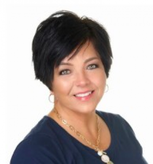 Deana Alvarado, Recognized by BestAgents.us as a 2025 Top Agent