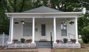 100 W Moore Street, Independence, MO