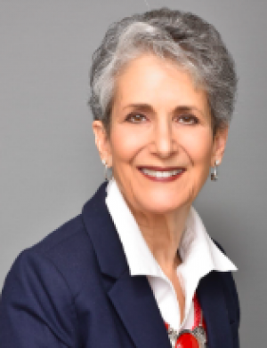 Shelly Bloom, Recognized by BestAgents.us as a 2025 Top Agent 