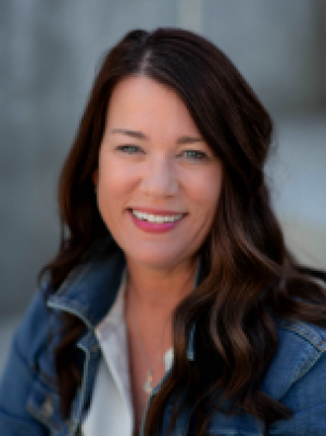 Elizabeth Hume, Recognized by BestAgents.us as a 2025 Top Agent 