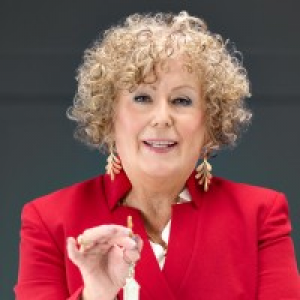 Mary Charland: A Dedicated Realtor Making Waves in Venice, FL