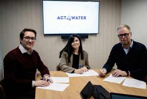 Rick Hogeboom, Desiree Marin and Jaap Feil during the signing of Act4water agreement