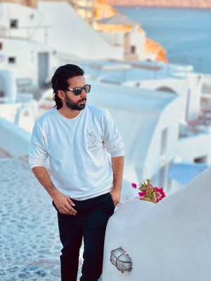 Zr Saimun holiday time in santorine Island