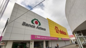 Banco Azteca queue