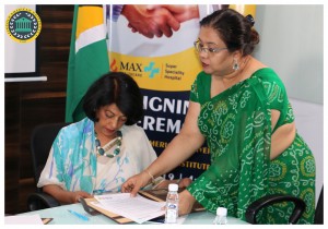 Admiral R K Dhowan, PVSM, AVSM, YSM (Retd), Former Chief of Naval Staff, Co-Chairman, Rus Education (Left) and Air Marshal (Dr) Pawan Kapoor, AVSM, VSM, and BAR (Retd), Former Director-General of Medical Services (IAF), Vice-Chancellor of Lincoln American