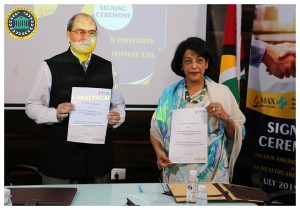 Ms. Priya Malhotra presenting a floral bouquet to Dr. Shubnum Singh.