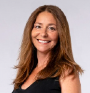 Stacy Douglas, Recognized by BestAgents.us as a 2025 Top Agent 