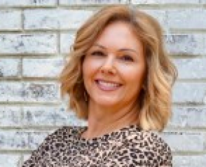Julie Dennis: Recognized by BestAgents.us as a 2025 Top Agent