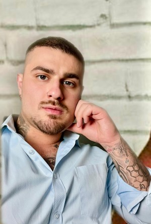 Glamhairartist Atakan Romano Introduces Textured Layers for Women's Hairstyles in 2025