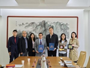 Signing an MoU with the Guizhou Education Association for International Exchange