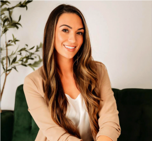 Ashley Huntington, Recognized by BestAgents.us as a 2025 Top Agent 