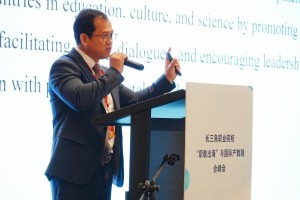 Dr. Songheang Ai, Director of SEAMEO TED, delivers remarks