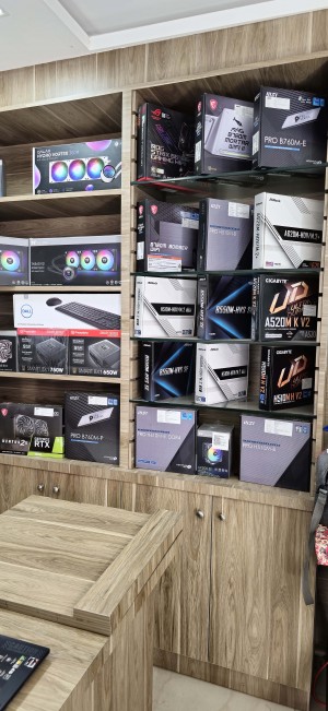 iBUYPC Custom PC Building Retail Shop at 1st Floor Interior Image