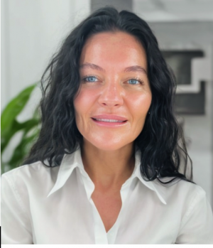 Jasmine Beck, Recognized by BestAgents.us as a 2025 Top Agent 