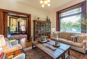 Louisville Bourbon Inn Carriage House Living Room
