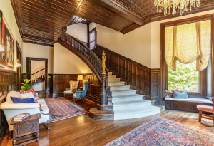 Louisville Bourbon Inn Foyer
