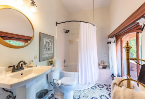 Louisville Bourbon Inn Kentucky Sunrise Suite Bathroom