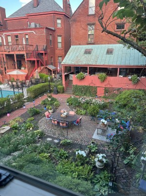 Louisville Bourbon Inn Outdoor Patio at Night