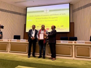 Mohan Chavan receiving MSME Global Platinum Business Excellence Award 2025