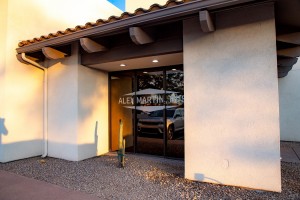 Storefront view of Scottdale dentist Dr Alex Martin DDS office